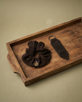 Charger l'image dans la visionneuse de la galerie, Coffret scrunchie en cuir et porte-clés/ porte-cartes assorti
